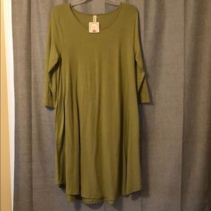 Green long sleeves dress